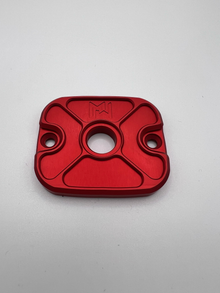 Wiggers Engineering - Front brake master cover, Red - 1996-2005