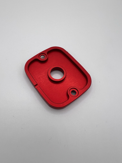 Wiggers Engineering - Front brake master cover, Red - 1996-2005