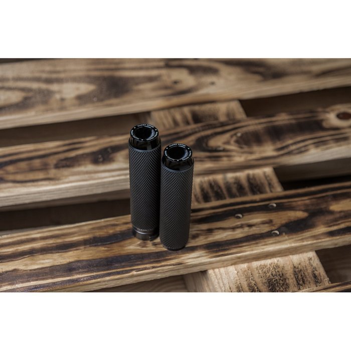 Rough Crafts – Knurled Rubber Handlebar Grips (Black)