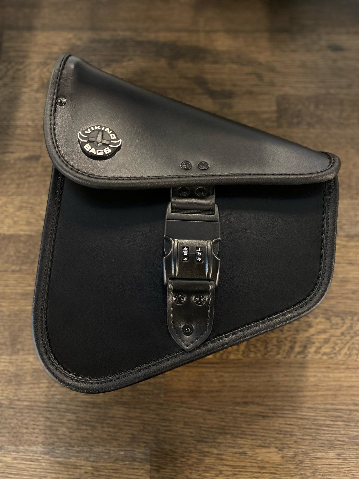 Black Digilock Swingarm Bag – Harley Softail / Like New